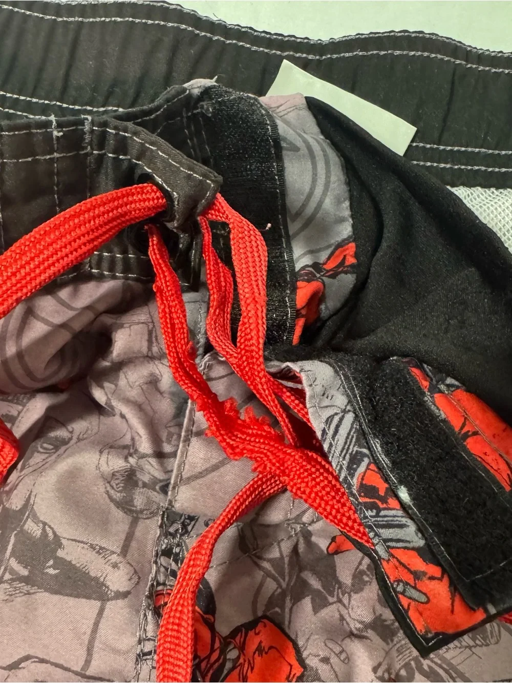 Marvel Deadpool Men Large Swim Trunks Mesh Liner Graphic Print All Over Gray/Red